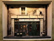 立体画家・芳賀一洋さんの作品。細かいところまで作りこまれたお店の中は、ぜひ会場で見て欲しい