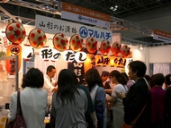 クッキングフェアでは、東北地方の食品が大人気