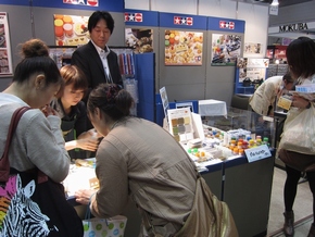 タミヤブースが女性だらけ！　そのワケは？