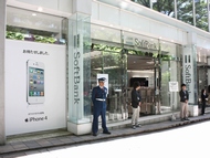 iPhone 4ホワイトモデルも登場。お待ちしておりました