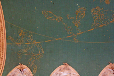 アップルストア付近の天井に描かれた星座