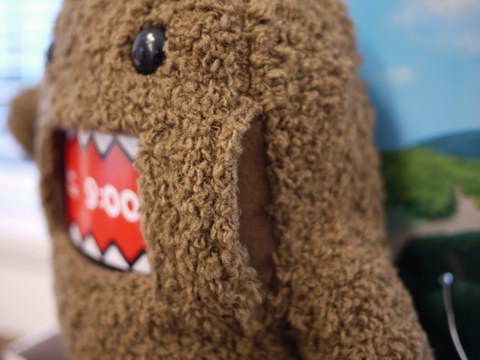 iPhone対応スマートぬいぐるみ「iどーもくん」が破壊的にかわいいけど