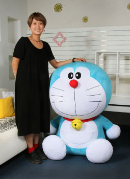 最終値下げ　受注生産　等身大スケール　ドラえもん　 ぬいぐるみ でっかい！：ほぼ実物大のドラえもんぬいぐるみ発売 お値段19万4250円