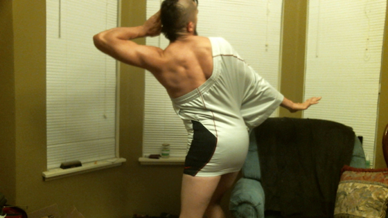 ぱっくり開いた背中がセクシー