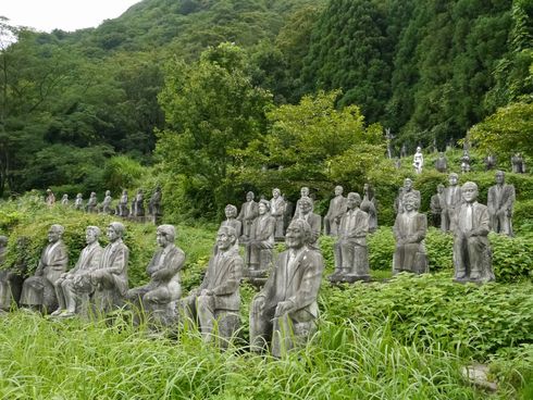 吹き飛んだ銅像 Amazon｜仏像 木彫り 金剛力士像 立像 二体一対 天然 崖柏木