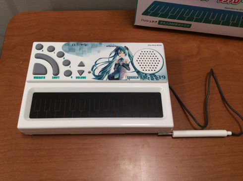 実体化した初音ミクにおさわりしてきた ミクの声で演奏できる
