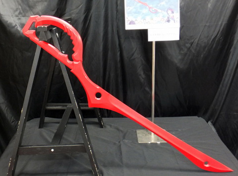 刮目せよ！：実物大の片太刀鋏も展示 大阪で「キルラキル」展覧会