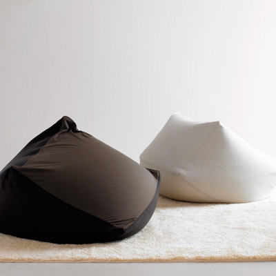 体にフィットするソファ