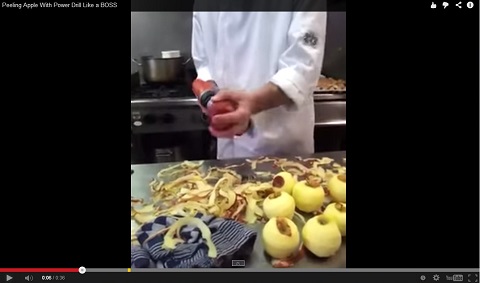 画像（リンゴの芯の部分に刺しす）