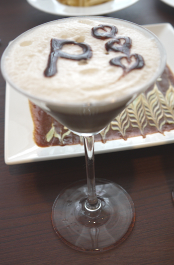 画像（「デザートマティーニ（1050円）」）