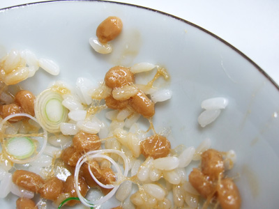 画像（食い散らかし納豆ごはん）
