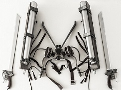 進撃の巨人 1/1スケール 立体機動装置」、総重量10kg・価格10万