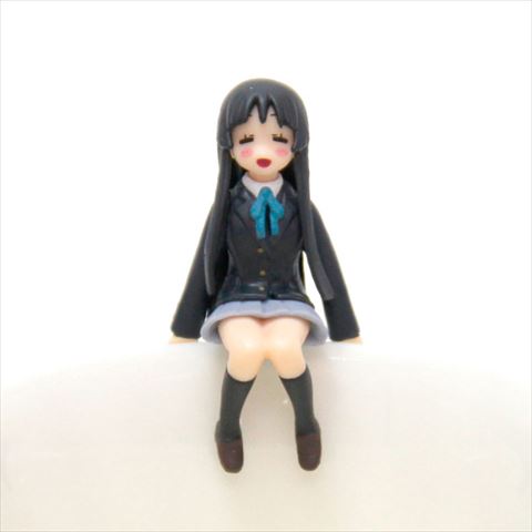 コップのフチに飾れる「けいおん！」キャラのフィギュア、奇譚