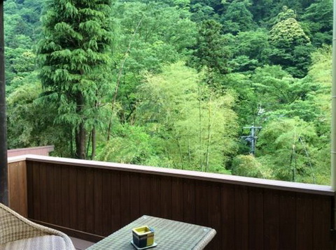 旅館5位「山の茶屋」は「到着した瞬間から、特別に迎えてもらえる気持ちになる」と高評価