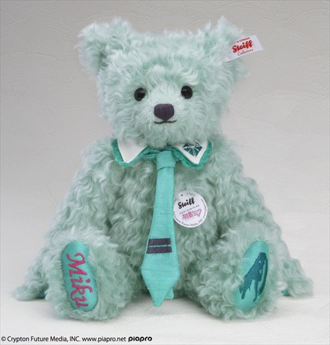 初音ミク×シュタイフ みっくみくカラーのクマのぬいぐるみ発売