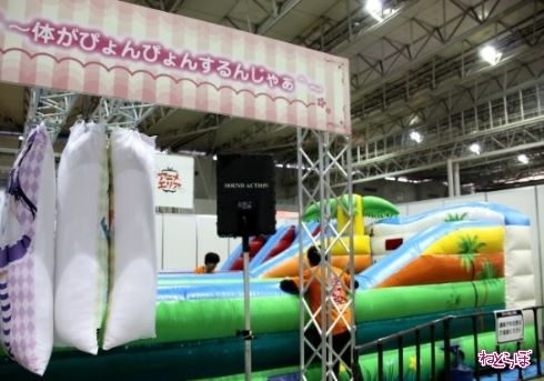 ニコニコ超会議2015：「ご注文はうさぎですか？」ブースでリアル
