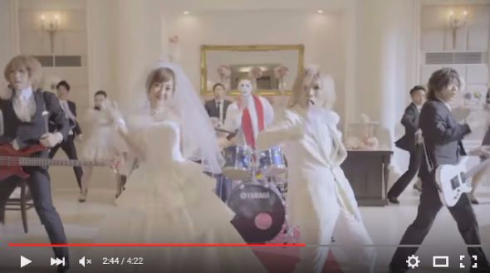 死んだ妻に似ている