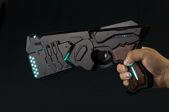 自動変形＆音声収録！ 完全再現された「ドミネーター」一般発売