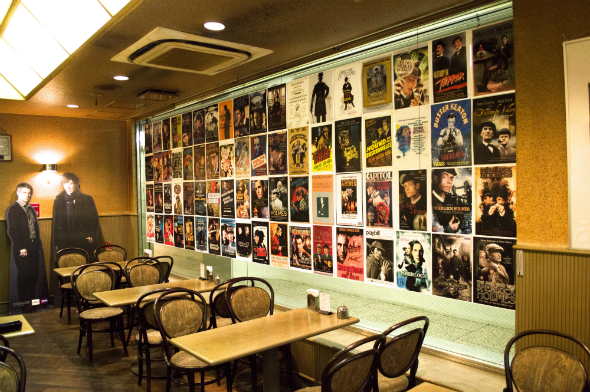 ガラス面のポスター