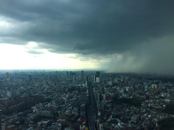 なにこれ映画？　六本木ヒルズ展望台から撮影されたゲリラ豪雨の瞬間がすさまじい迫力