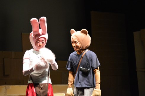 その携帯で何をするのかな？