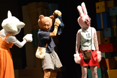 クマ吉くん（ボン溝黒）その手に持っているものは……。そして、うさみちゃん（真凛）目が既に