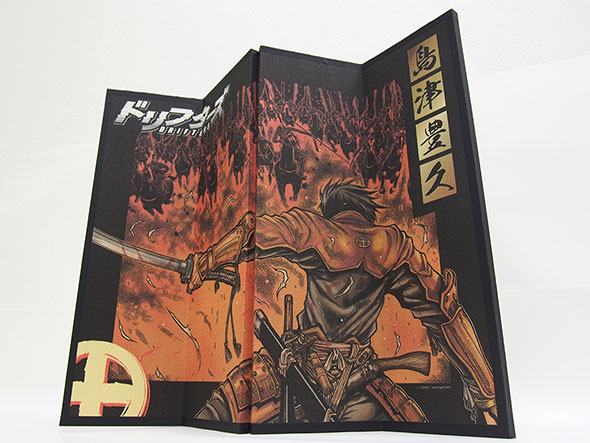 向かってくる大勢の騎馬隊を迎え撃たんとする島津が描かれた屏風（びょうぶ）