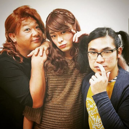 左から木下隆行さん、あばれる君、中岡創一さん