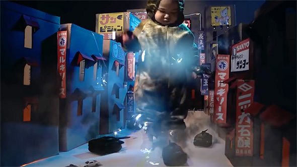 戦車のミニチュアの操演もリアル