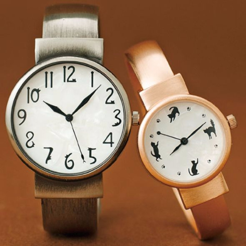 猫技きかせたバングルウォッチ