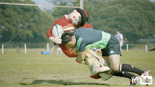 五郎丸さんが樹木希林さんに猛然とタックル！って、人形じゃねえか