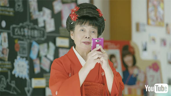 希林さん、さり気なく五郎丸ポーズ