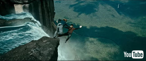 命綱なしで滝つぼにダイブ！