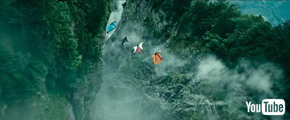 ウイングスーツをまとい断崖絶壁を滑空！