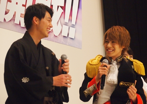 天空寺タケル役の西銘駿さんと仮面ライダードライブ・泊進ノ介役の竹内涼真さん