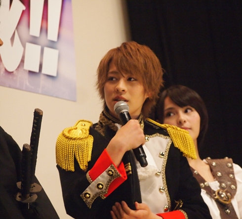 涙目の西銘駿さん