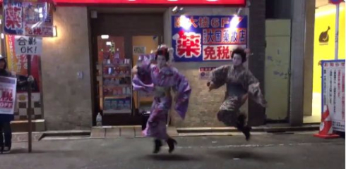 踊る舞妓