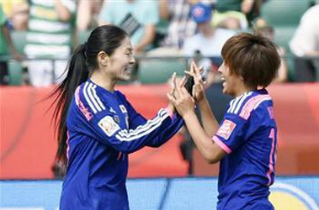 岩渕真奈選手と澤穂希選手の2ショット
