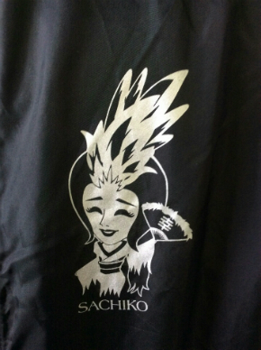 「5884組」衣装ロゴ