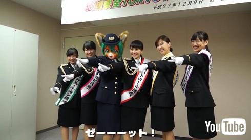 おなじみの決めポーズで鉄道犯罪撲滅をアピール