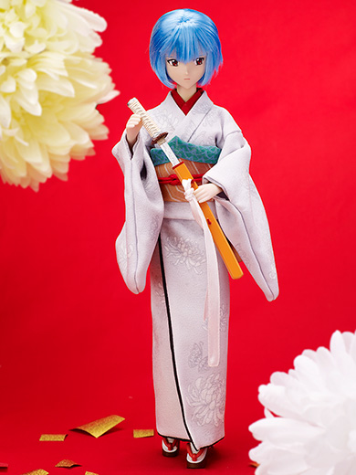 白のプラグスーツ風和服姿、似合いすぎ