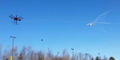 ドローンを捕獲するドローン