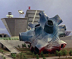 「ウルトラマン」の名シーンをミニチュア展示で再現