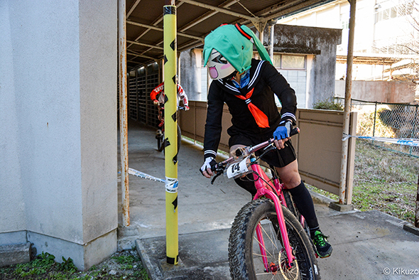 タイヤも太ももも、ちょっと太ましいミクさん