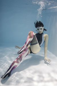 水中ニーソ「ギャラクシー」