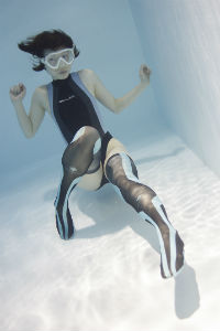 水中ニーソニーソ「ライン・グリーン」