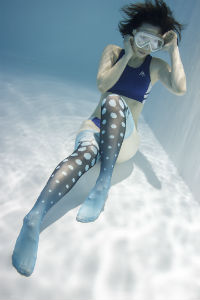 水中ニーソ「ヘキサ」