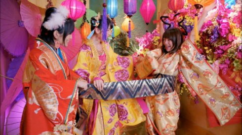 「君はメロディー」ミュージックビデオ・着物姿
