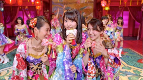 「君はメロディー」ミュージックビデオ・仲良しな三人