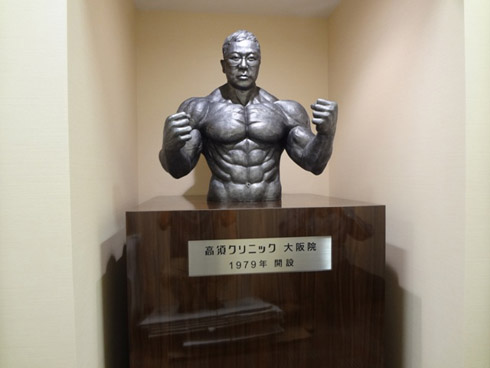 高須クリニック院長像